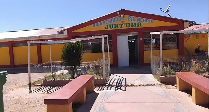 Thermalbad auf der Altiplano-Hochebene