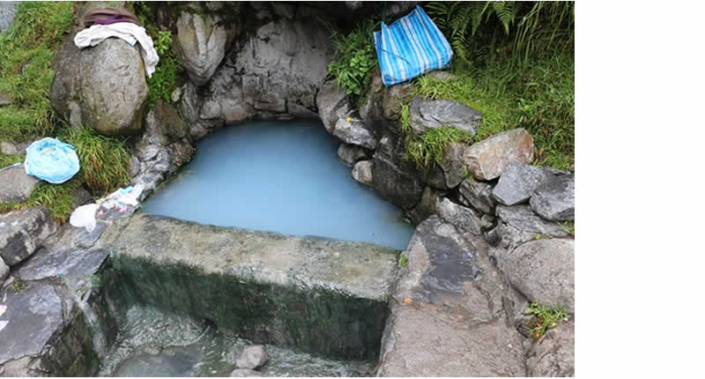 Baños Termales de Baño Pampa Baños Termales de Baño Pampa – Thermalquellen in der grünen Andenlandschaft von Limbani