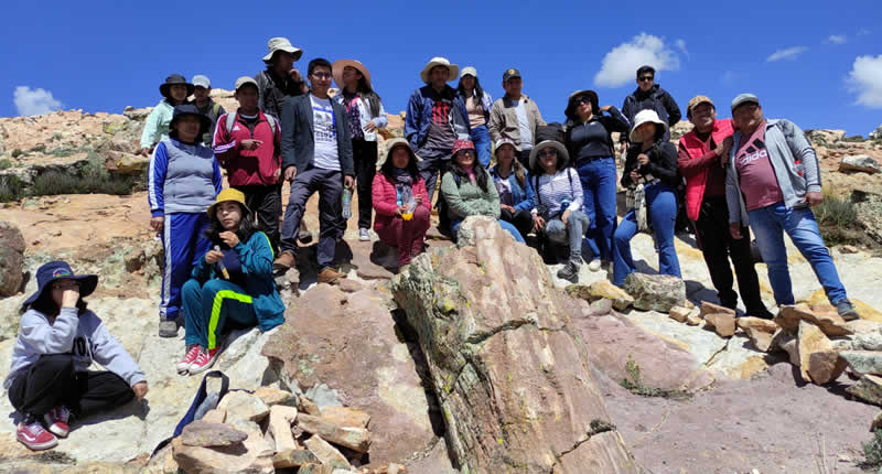 Bosque Petrificado de Kakenkorani über der Stadt Azángaro im peruanischen Altiplano