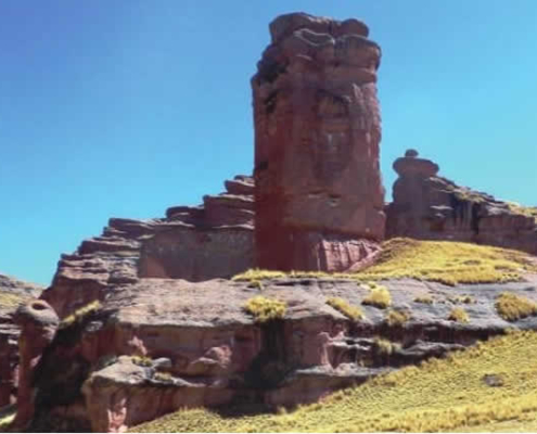 Cañón de Tinajani – Roter Steincanyon und Kulturlandschaft bei Ayaviri Cañón de Tinajani – Roter Steincanyon und Kulturlandschaft bei Ayaviri