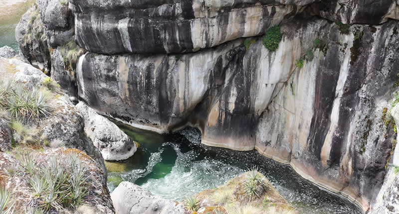 Cascada en el altiplano de Ituata