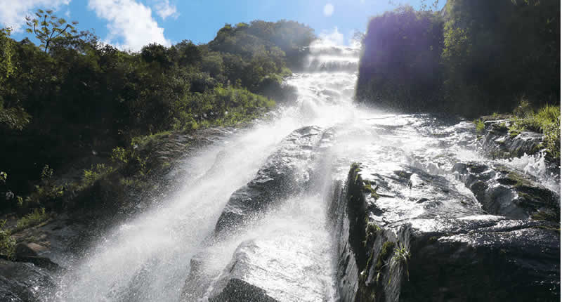Cascada Velo de Novia – Regenwald-Wasserfall bei Sandia