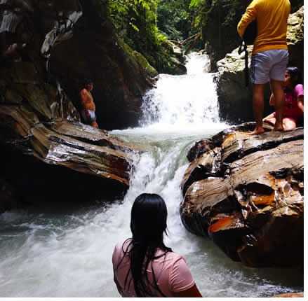 Catarata tropical en el piedemonte del Bahuaja Sonene