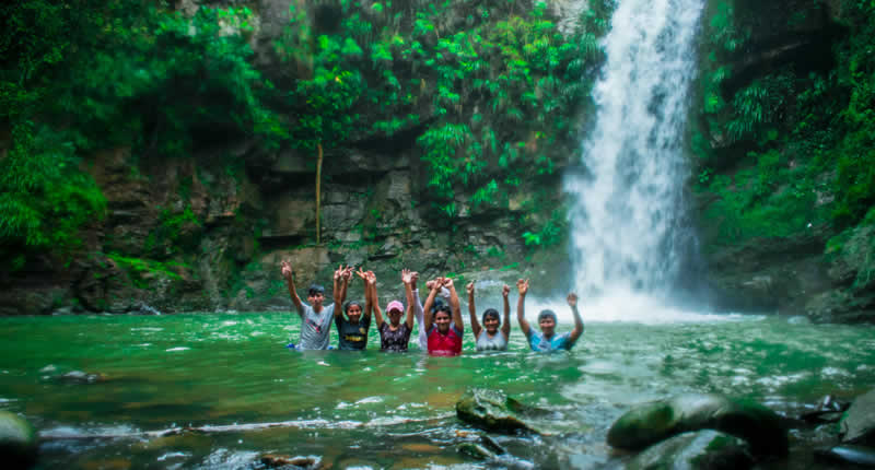 Zona de baño en la catarata