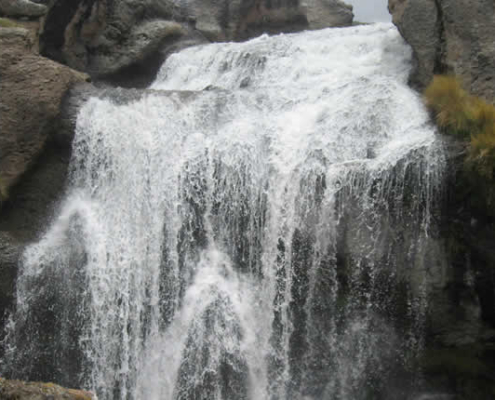 Cataratas de Vila Vila – Cascada altoandina cerca de Vilavila Cataratas de Vila Vila – Cascada altoandina cerca de Vilavila
