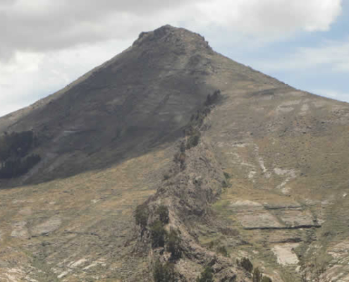 Cerro Asiru Phatjata: cerro serpiente y fortaleza del Sol sobre el lago Titicaca