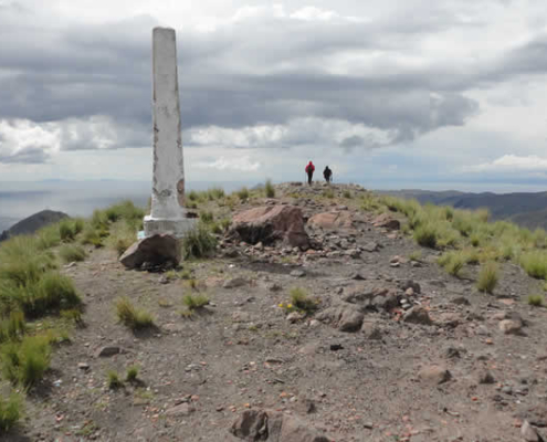 Cerro Juana (Apu Qhuana): cerro sagrado fronterizo sobre Yunguyo