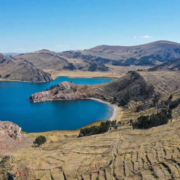 Cerro Mirador Natural de Queahuani – mirador panorámico al lago Titicaca cerca de Moho