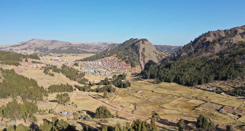 Panoramablick auf Moho im „Garten des Altiplano“