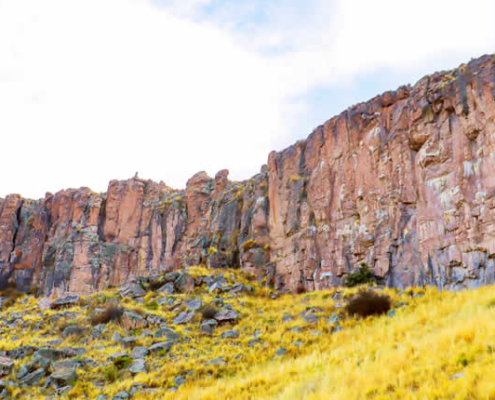 Felsvorsprünge von Ayrumas Carumas Felsvorsprünge von Ayrumas Carumas