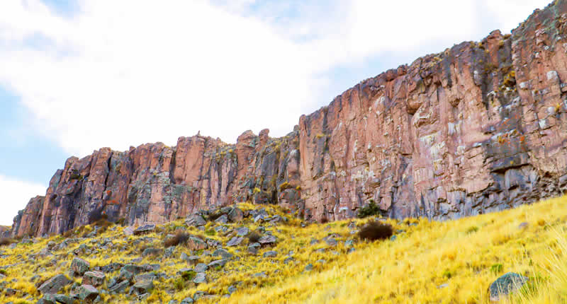 Farallones Pétreos de Ayrumas Carumas: Steinwächter des Altiplano