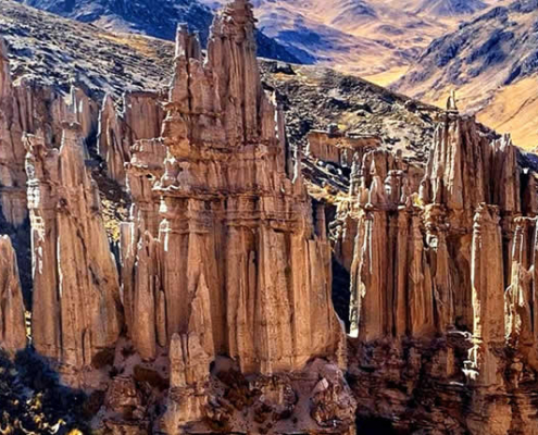 Formación Rocosa de Pacunasa – Die gotische Steinstadt der Cordillera de Carabaya Formación Rocosa de Pacunasa – Die gotische Steinstadt der Cordillera de Carabaya