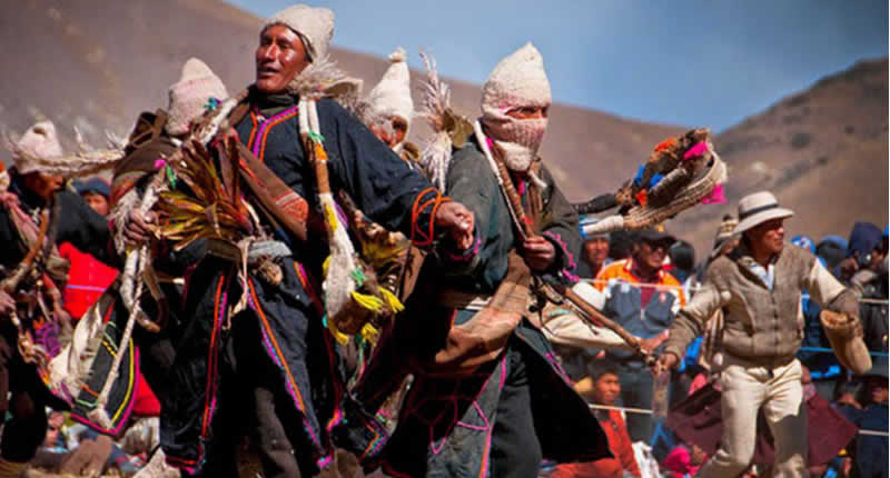 Representación carnavalesca guerrera y ritual de lluvia en el altiplano de Puno