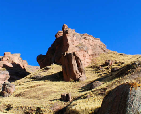 Laccaya Tinajani – Tierra del Airampo bei Ayaviri Laccaya Tinajani – Tierra del Airampo bei Ayaviri