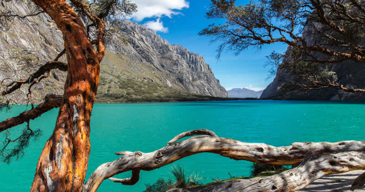Laguna Chinancocha (Llanganuco): Smaragdgrünes Hochlandjuwel im Huascarán-Nationalpark Laguna Chinancocha (Llanganuco): Smaragdgrünes Hochlandjuwel im Huascarán-Nationalpark