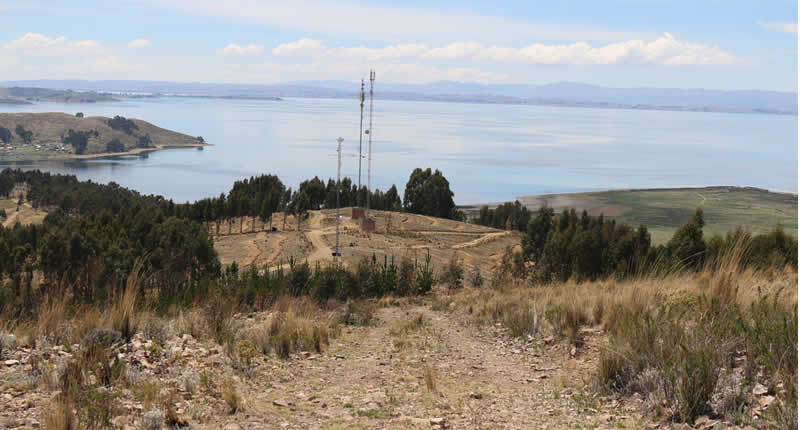 Mirador Natural Paqu Qhawa über dem Lago Wiñaymarca bei Unicachi