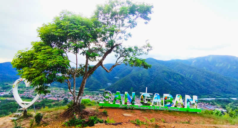 Mirador sobre la quebrada verde de San Gabán