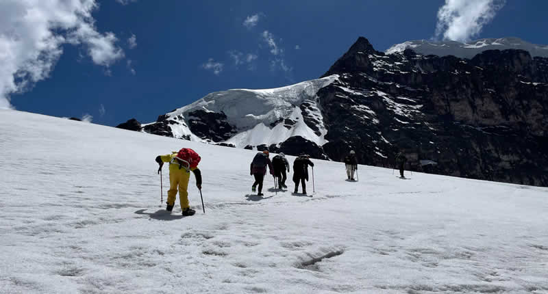 Nevados Allin Qhapaq in der Cordillera Carabaya, Puno Nevados Allin Qhapaq, Huayna Qhapaq und Chichi Qhapaq – Eisriesen der Cordillera Carabaya in Puno