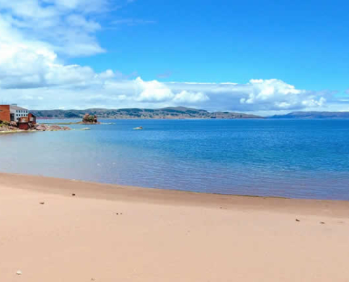 Playa Charcas: Goldene Strandbucht am Titicacasee Playa Charcas: Goldene Strandbucht am Titicacasee