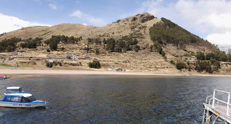 Moderner Strand am „einsamen Hügel“ Sapakollo