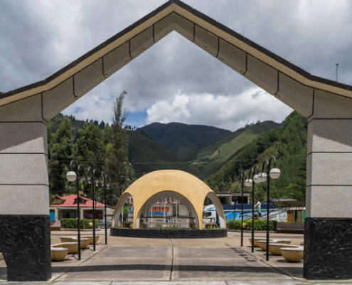 Plaza Principal de Mallampampa – corazón del valle de la granadilla Plaza Principal de Mallampampa – corazón del valle de la granadilla