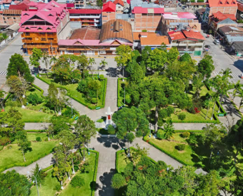Plaza Principal de Oxapampa – el corazón verde de la ciudad Plaza Principal de Oxapampa – el corazón verde de la ciudad