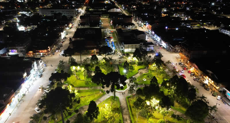 Plaza Principal de Oxapampa de noche