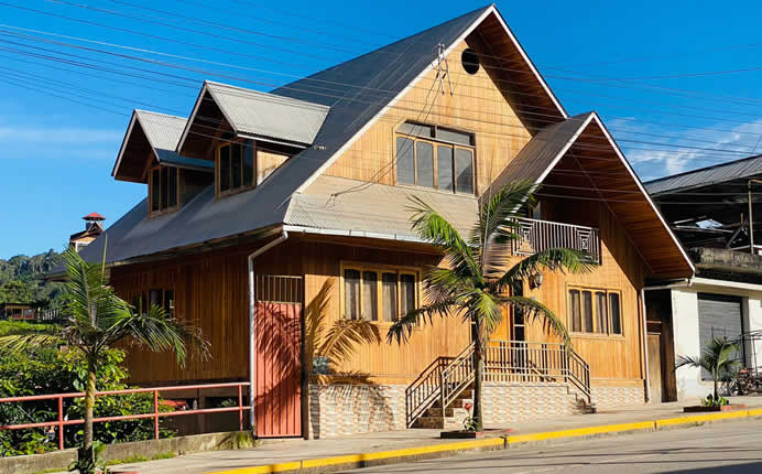 Edificio típico de madera en Villa Rica