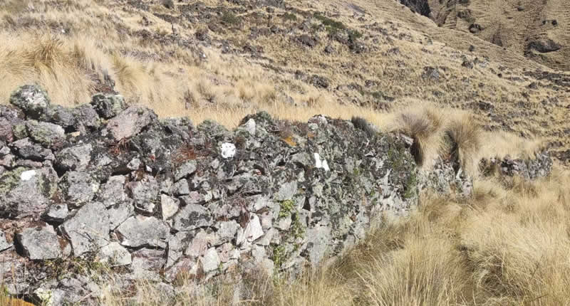 Archäologische Stätte Killi Killi – Präinka-Siedlung hoch über Macusani