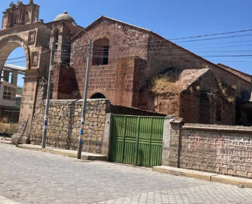 Templo de Santa Bárbara – Historische Mestizen-Kirche in Ilave Templo de Santa Bárbara – Historische Mestizen-Kirche in Ilave