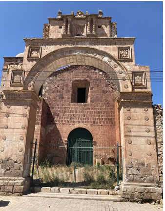 Kolonialkirche an der Plaza Santa Bárbara