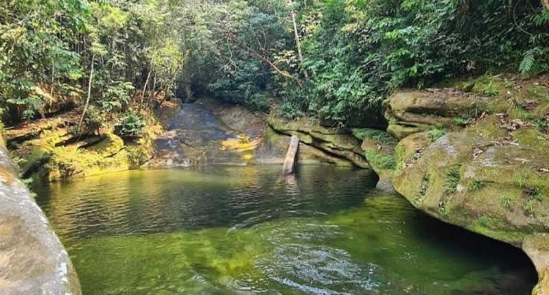 Tobogán Natural de Iscozacín – tobogán de agua en la selva de Palcazú