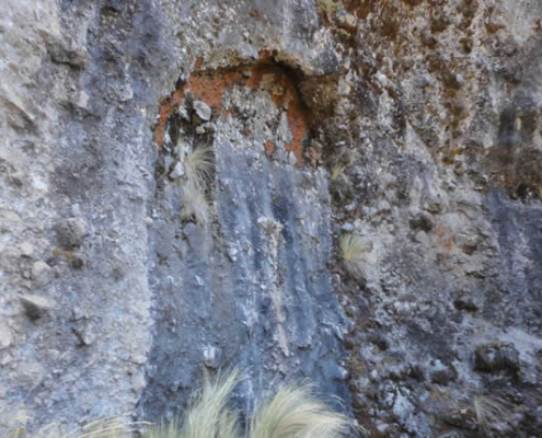 Uma Llawita: arco de roca místico en el Apu Khapía