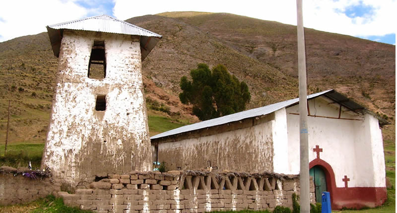 Capilla Pentecostés Esmeralda – einsame Landkapelle im Hochland von Azángaro