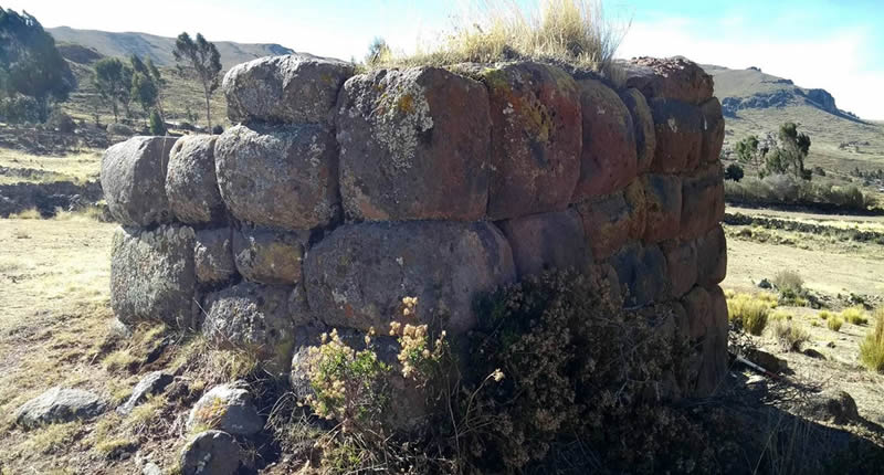 Chullpas von Asirune bei Pomata