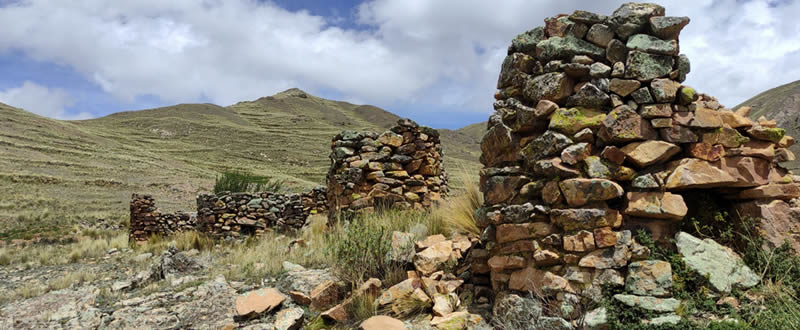 Chullpas de Santa María – präinkaische Grabtürme bei San Antón