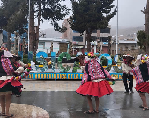 Traditioneller Tanz H’ach’akallas in Usicayos – Ritual der Kartoffelernte und der Andenfruchtbarkeit Traditioneller Tanz H’ach’akallas in Usicayos – Ritual der Kartoffelernte und der Andenfruchtbarkeit