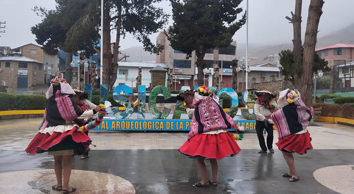 Traditioneller Tanz H’ach’akallas in Usicayos – Ritual der Kartoffelernte und der Andenfruchtbarkeit