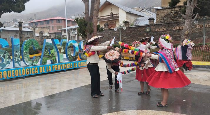 Der H’ach’akallas Tanz in Usicayos, Carabaya