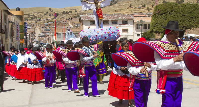 Zeremonieller Andentanz zur Kreuzerhöhung (Orqo Phista)