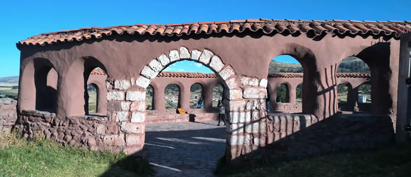 Mirador histórico sobre la ciudad, los campos y el lago