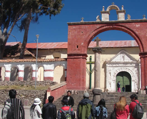 Plaza Colonial de Chucuito – Herz der Königlichen Truhenstadt