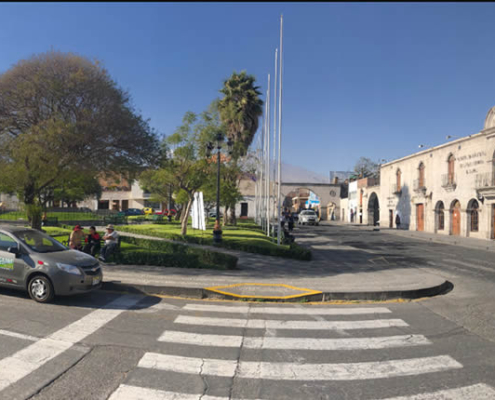Plaza de Cayma en Arequipa: Plaza histórica con vista al Misti