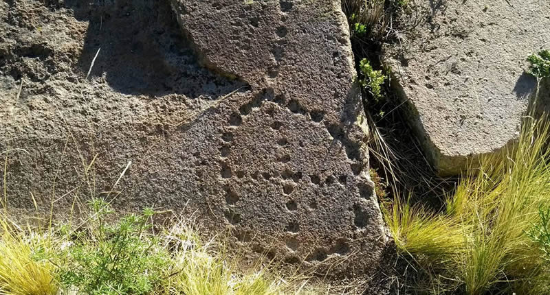 Zeremonialzentrum der Lupaka mit Steinmesa und Observatorium