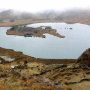 Sitio arqueológico de Pitumarka y Pukara – ciudad de terrazas sobre la laguna Allpiccota Sitio arqueológico de Pitumarka y Pukara – ciudad de terrazas sobre la laguna Allpiccota