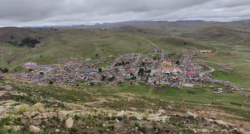 Blick auf das Dorf Asillo