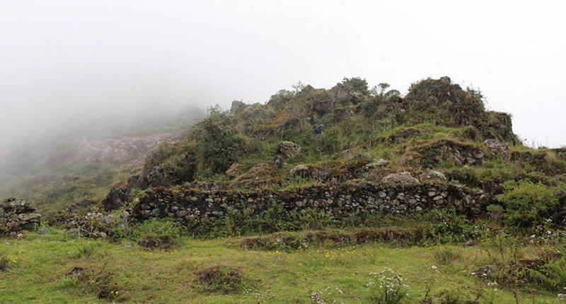 Siedlung und Festungsanlage über dem Río Ollachea