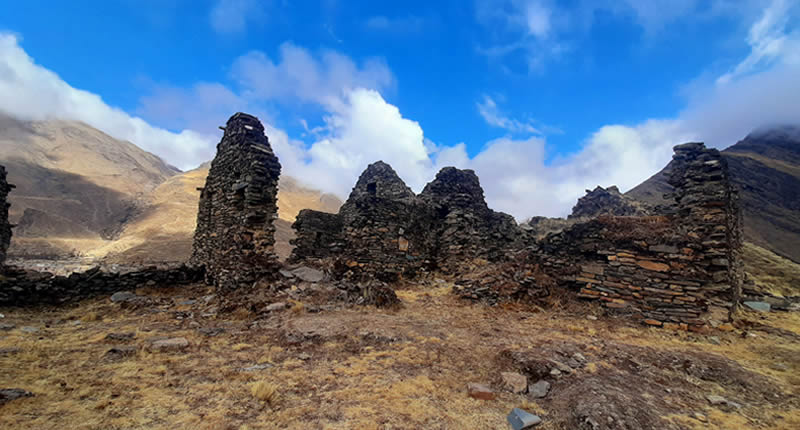 Terrassen, Chullpas und Andenwege auf 3.824 Metern