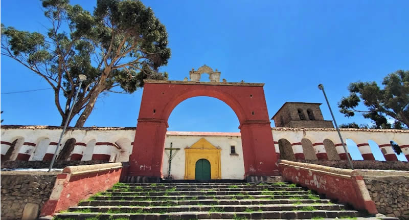 Templo de Nuestra Señora de la Asunción en Chucuito: iglesia colonial sobre el lago Titicaca