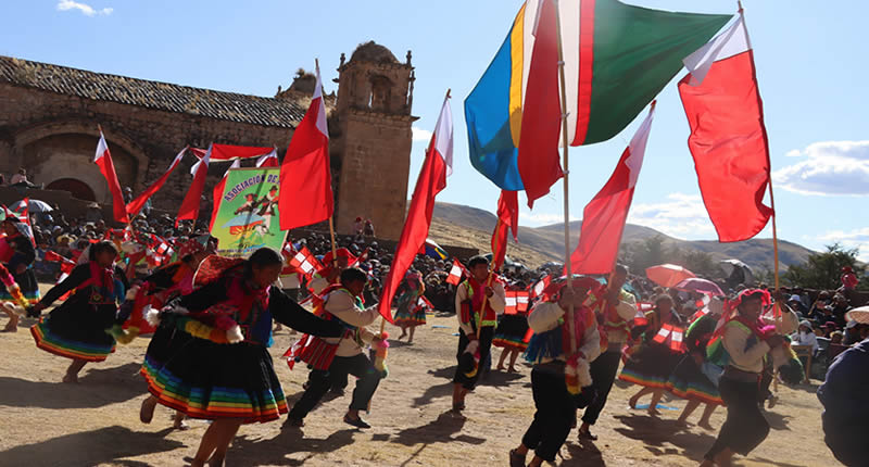 Feier vor der Kirche